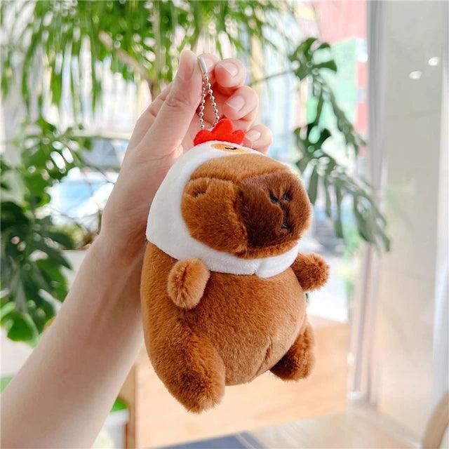 Chaveiro Capivara de Pelúcia (PROMOÇÃO) capivara Mil e Dois Descontos Capi + Chapéu de Galo 