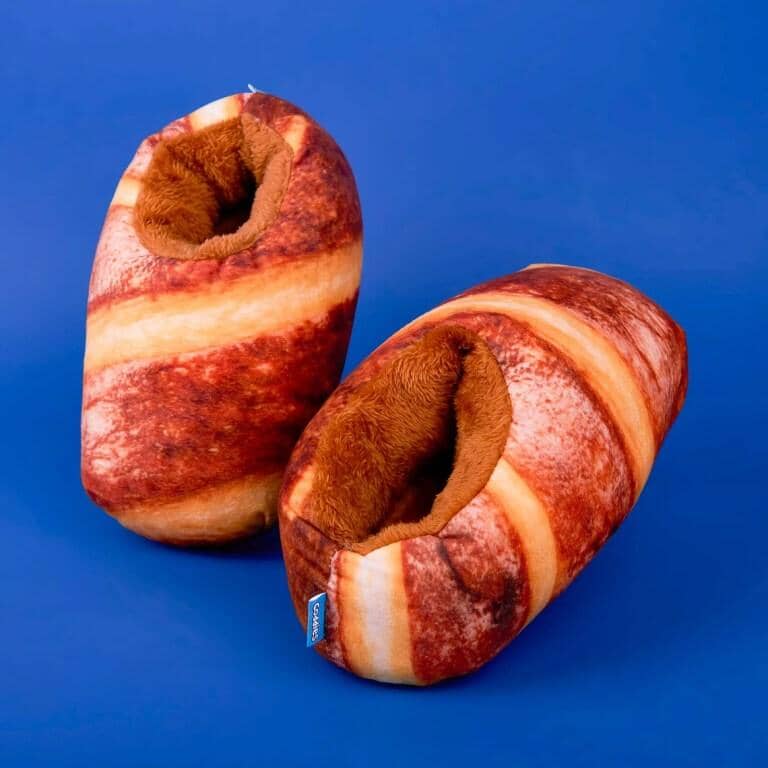 Pantufas Croissant® - Pães de Pelúcia (ESTOQUE LIMITADO) Pantufas google Mil e Dois Descontos 