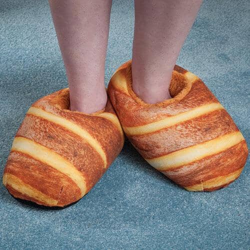 Pantufas Croissant® - Pães de Pelúcia (ESTOQUE LIMITADO) Pantufas google Mil e Dois Descontos 